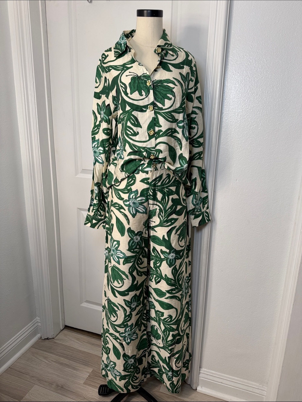 Lizette Collection Matching botanical print top and wide leg pants